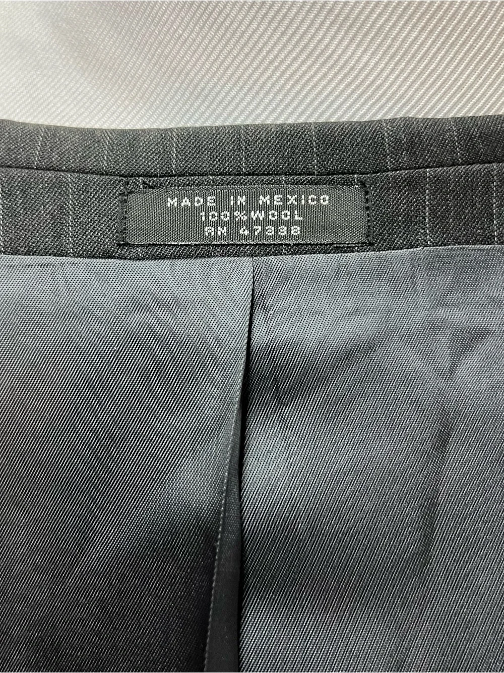 Jones New York Men's 46R Blazer 38x31 Pants Charcoal Gray Pinstripe Suit